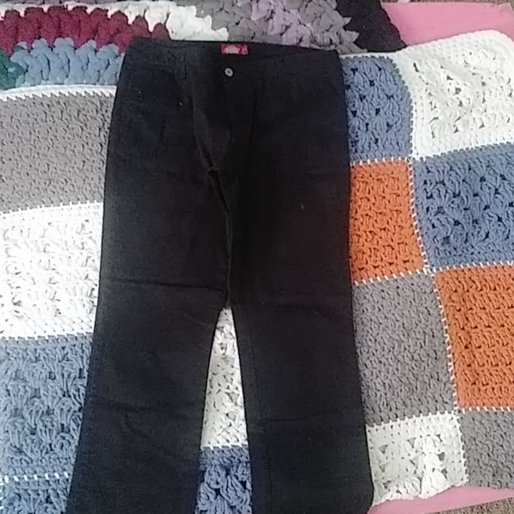 Assorted clothing - Picture 2 of 11